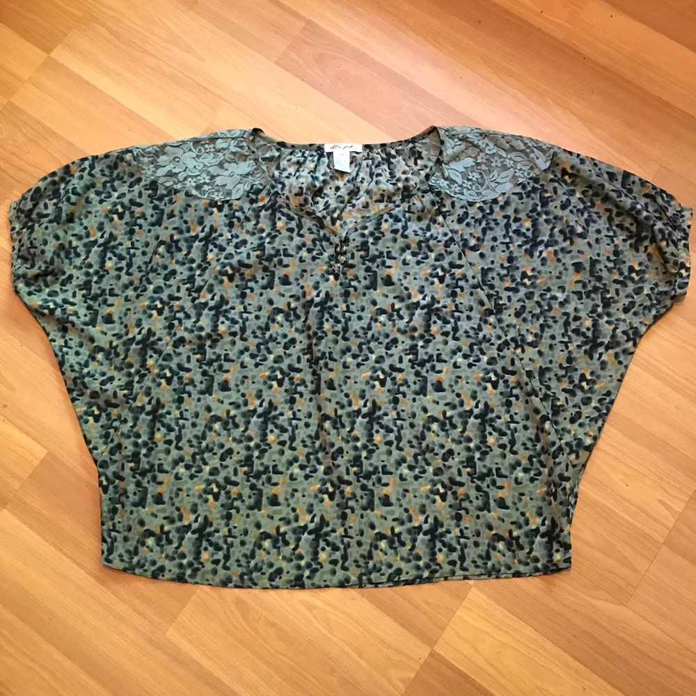Ultra pink blue cheetah print lace dolman sleeve